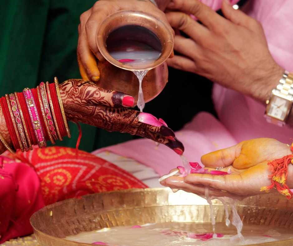 VIDEO | तरुणीने चक्क नखांवर साकारला शिवराज्याभिषेकचा नयनरम्य सोहळा - Marathi  News | Chhatrapati shivaji maharaj shivrajyabhishek sohala young girl  greetings with nail art | TV9 Marathi